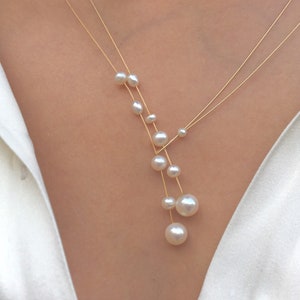 Collier de perles. Perles d'eau douce sur fil d'or. Vous pouvez varier la longueur vous-même, en fixant une extrémité sur une position. Collier lasso image 1