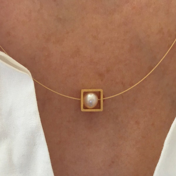 Pearl necklace. Freshwater pearl in a gold square on a wire of gold. You can vary the lenght by yourself.