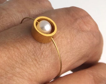 Dainty Pearl ring. Stackable freshwater pearls on a wire of gold.