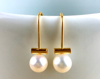 Pearl earrings. Freshwater pearls on a wire of gold. Dangle earrings, you can wear them for every occasion.