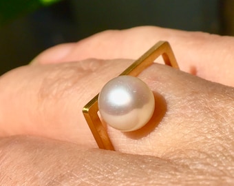 Stackable Gold Pearl ring. Freshwater pearl on a square wire of gold.  Engagement ring