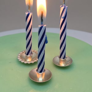ケーキ、ウェディングケーキ、カップケーキ用の誕生日キャンドルホルダーシルバー。男性へのギフトにケーキのトッピング。
