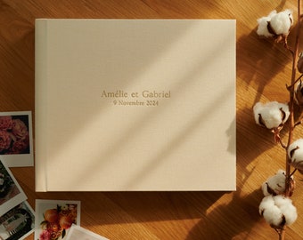 Elegant beige bruiloftsgastenboek en -album met gouden letters | Eierschaal natuurlijk linnen gepersonaliseerde hoes