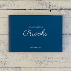 Livro de visitas de casamento elegante com nomes na capa