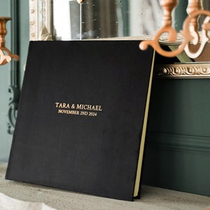Álbum de fotos de terciopelo negro, álbum de fotos tradicional grande con papel glassine, cubierta de terciopelo negro y lámina dorada