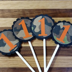 Toppers de cupcake Camo One, toppers camuflados, festa camuflada, tema camuflado, decoração de festa camuflada, toppers one, 1º aniversário, toppers de 1º aniversário, rústico
