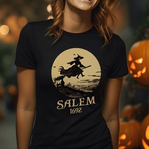 Salem Witches 1692 - Halloween Vintage Spooky Style Unisex T-Shirt
