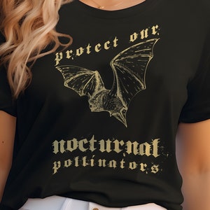 Protect Our Nocturnal Pollinators Bat Shirt in Vintage Retro Gothic Tee Short-Sleeve Unisex T-Shirt / Sweatshirt