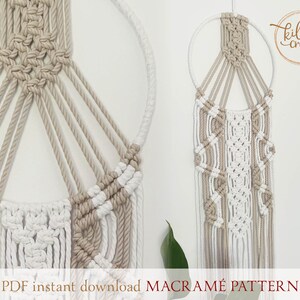 K&ouml;nnte beinhalten: Ein Makramee-Wandbehangmuster mit einem geometrischen Design aus beigefarbenem und wei&szlig;em Garn. Das Muster hei&szlig;t "MACRAM&Eacute; PATTERN" und ist als PDF-Sofortdownload verf&uuml;gbar.