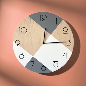 Väggklocka i trä med siffror Stor modern klocka Väggkonst i mitten av århundradet Minimalistisk inredning i vitt och grått