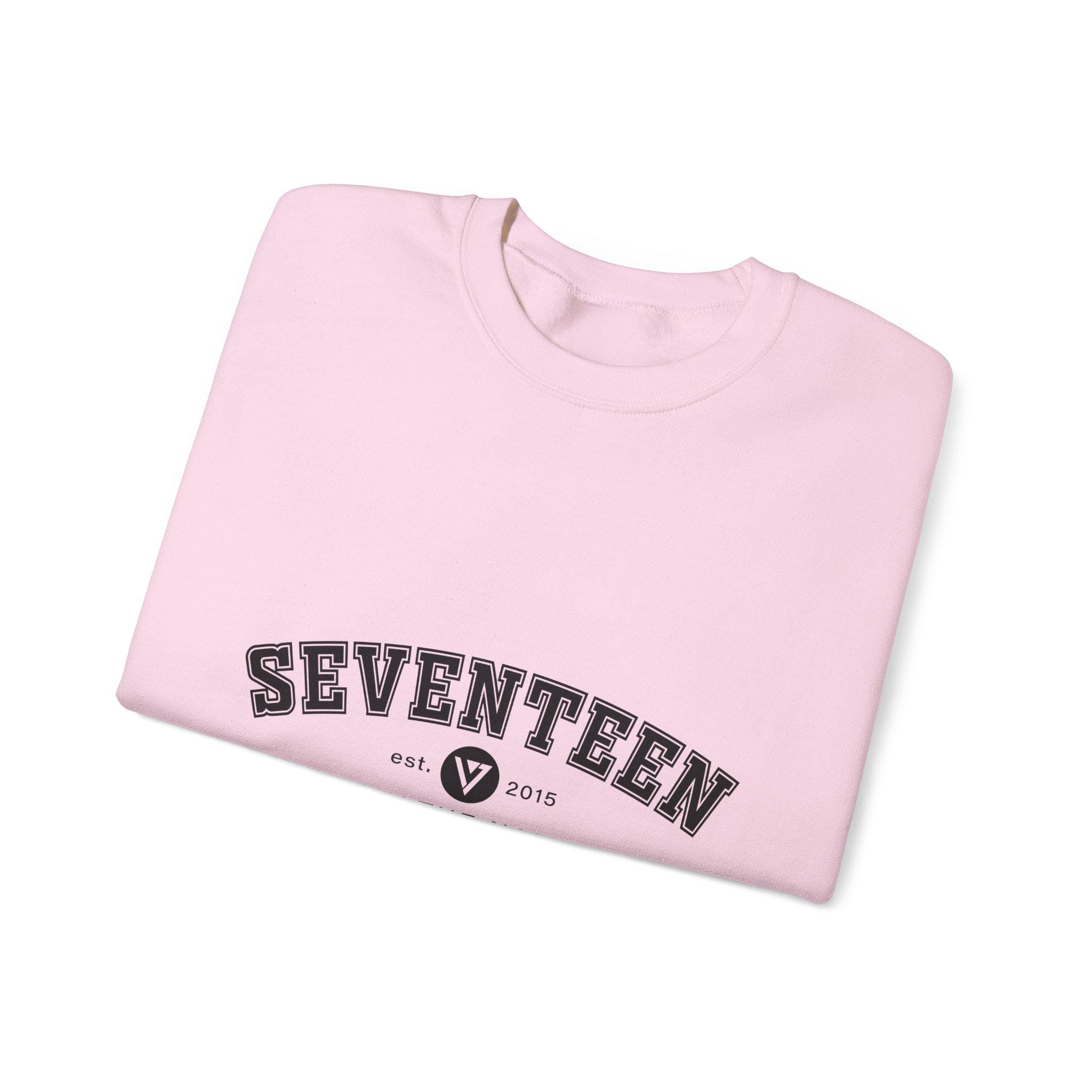 SEVENTEENメンバーのアスレチックスタイルネーム入りスウェットシャツ