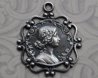 Vintage francés lady's perfil Retrato Die Casting Colgante Colgante Pendiente Encontrar estilo victoriano plata esterlina plateada latón 1 pieza 377J