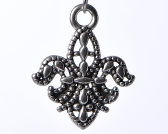 Darling French Style Fleur de Lis Pendant Charm Antique Silver Tone Metal 1 Piece
