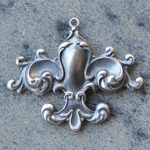 Baroque French Style Fleur de Lis Pendant Hand Finished Antique Silver Made in USA 20V