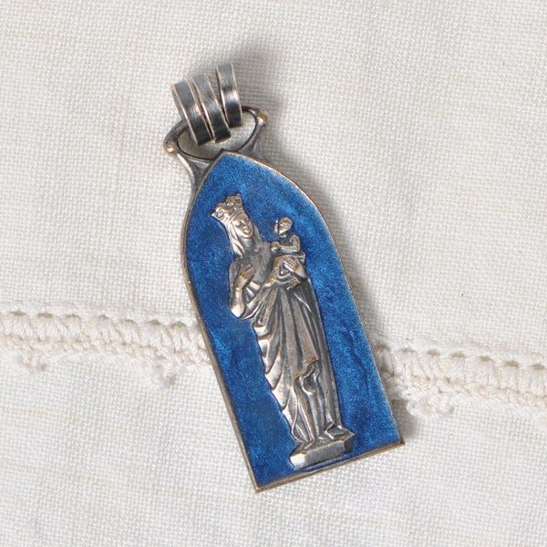 Authentique Antique Original Ton Argent Français Médaille Sainte Marie Portant La Couronne Tenant L'Enfant Jésus Catholique Pendentif Métallique Bleu Royal Émail