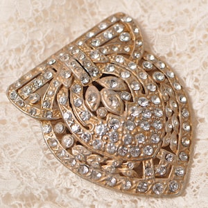 Stor, sällsynt guldfärgad klänningsklämma, vintage 1940-tals metall och strass, kostymsmycken från 1900-talet, tillverkade i USA