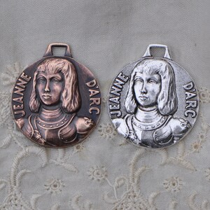 Vintage French Joan of Arc Pendant Medal Antique Rose Gold or Antique Silver Toned Medieval St Saint Joan of Arc 1 Piece 608J