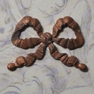 Vintage French Ribbon Victorian Style Brass Bow Flat Back Finding 335J