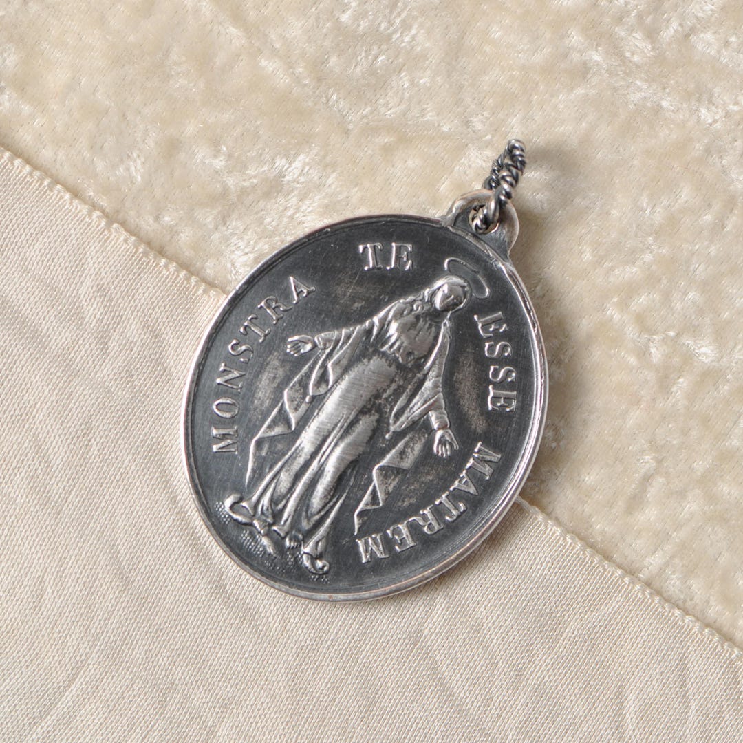 Médaille Religieuse Ancienne Vierge à L'Enfant, Métal Argenté