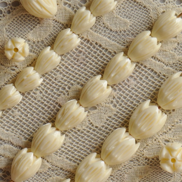 3 Sizes 10 Pieces Resin Beads Faux Ivory or Bone Faux Hand Carved Jasmine Flower Hawaiian Pikake Beads Vintage Style