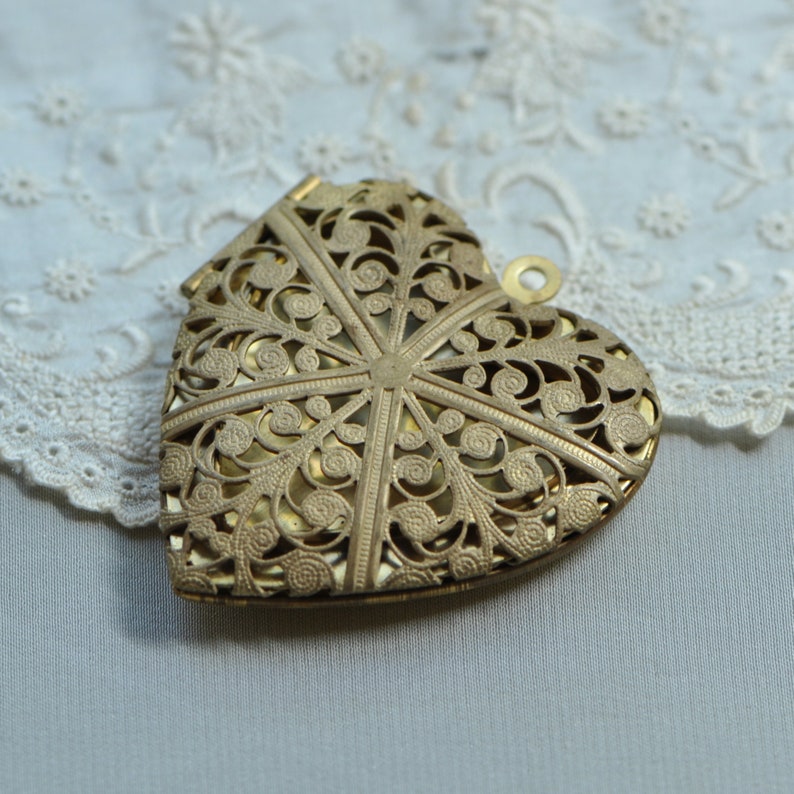 Choker Large Pendant Embellished Filigree Brass Pot Metal Necklace Finding