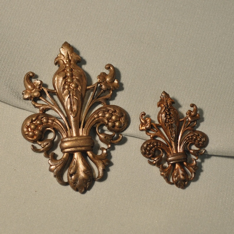 Vintage Ornate French Fleur de Lis Thick Brass Die Casting Made from Antique Tooling 1 Piece 2 Sizes 82J 84J image 1