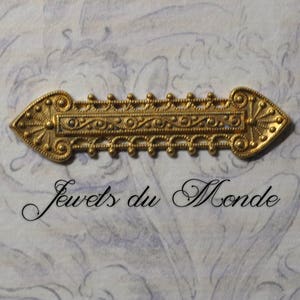 Franse-Byzantijnse stijl: dik ruw messing spuitgietspeld speld of broche 1 stuk 350 J