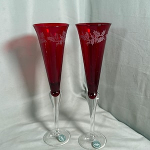Lenox Holiday Gems Ruby Red Toasting Flutes – Labeled – IOB – Set of 2 – 1998 – Etched Holly – Clear Stem