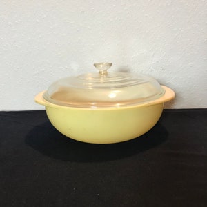 Pyrex 2-Quart Casserole with Lid