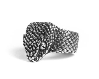 Hand geformt Viper Head Zinnring: Oxidierter bleifreier Schlangenkopf Zinnring. Perfektes Geschenk für Ihren Partner