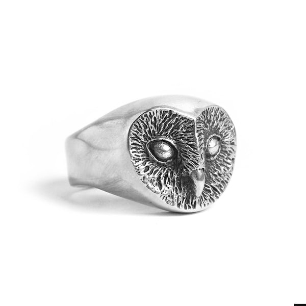 Hand sculpted Barn Owl ring : Oxidized lead free pewter ring