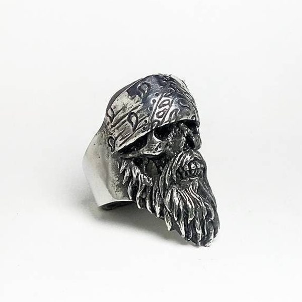 Hand sculpted old bearded rebel biker skull ring : Oxidized lead free pewter ring. Perfect halloween gift for your Man