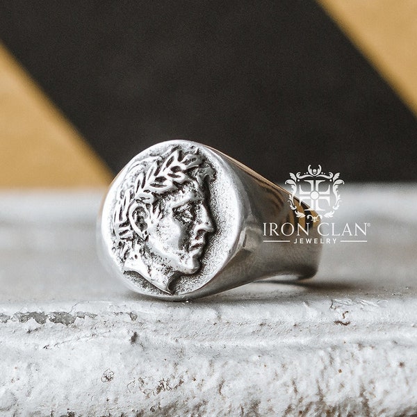 Hand Sculpted signet Julius Caesar medieval ring : oxidized lead free pewter ring. Perfect birthday gift for your loved ones