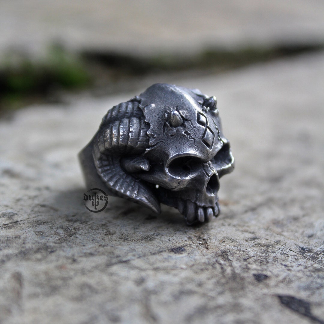 Demon skull ring Demon skull ring