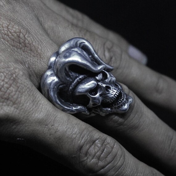 Pewter store skull ring