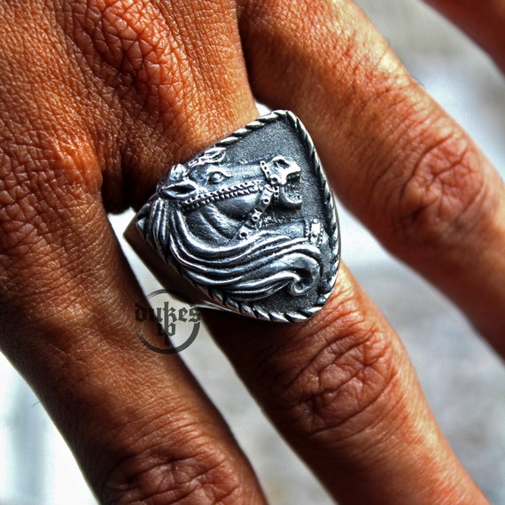 Anillo 3D de caballo esculpido a mano: plomo - Etsy España