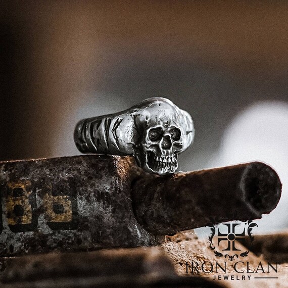Pewter store skull ring