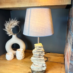 Lampe en bois flotté faite main avec ampoule et abat-jour