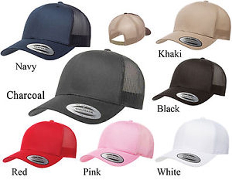 Puede incluir: Un conjunto de diez gorras de camionero en varios colores, incluyendo azul marino, carb&oacute;n, caqui, negro, rojo, rosa y blanco. Las gorras tienen una parte trasera de malla y un panel frontal s&oacute;lido.