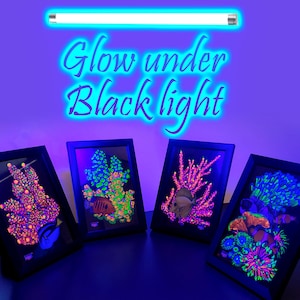 4 fluoreszierende unter blaulicht leuchtende korallenriffe & fische kleine gemälde in einem schwarzen ftame ständer mit glas oder auf plexiglas plexiglas