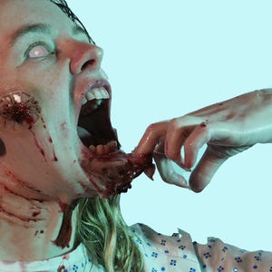 Prótesis de mordedura de zombi - Efectos de trauma encapsulados en silicona pintada