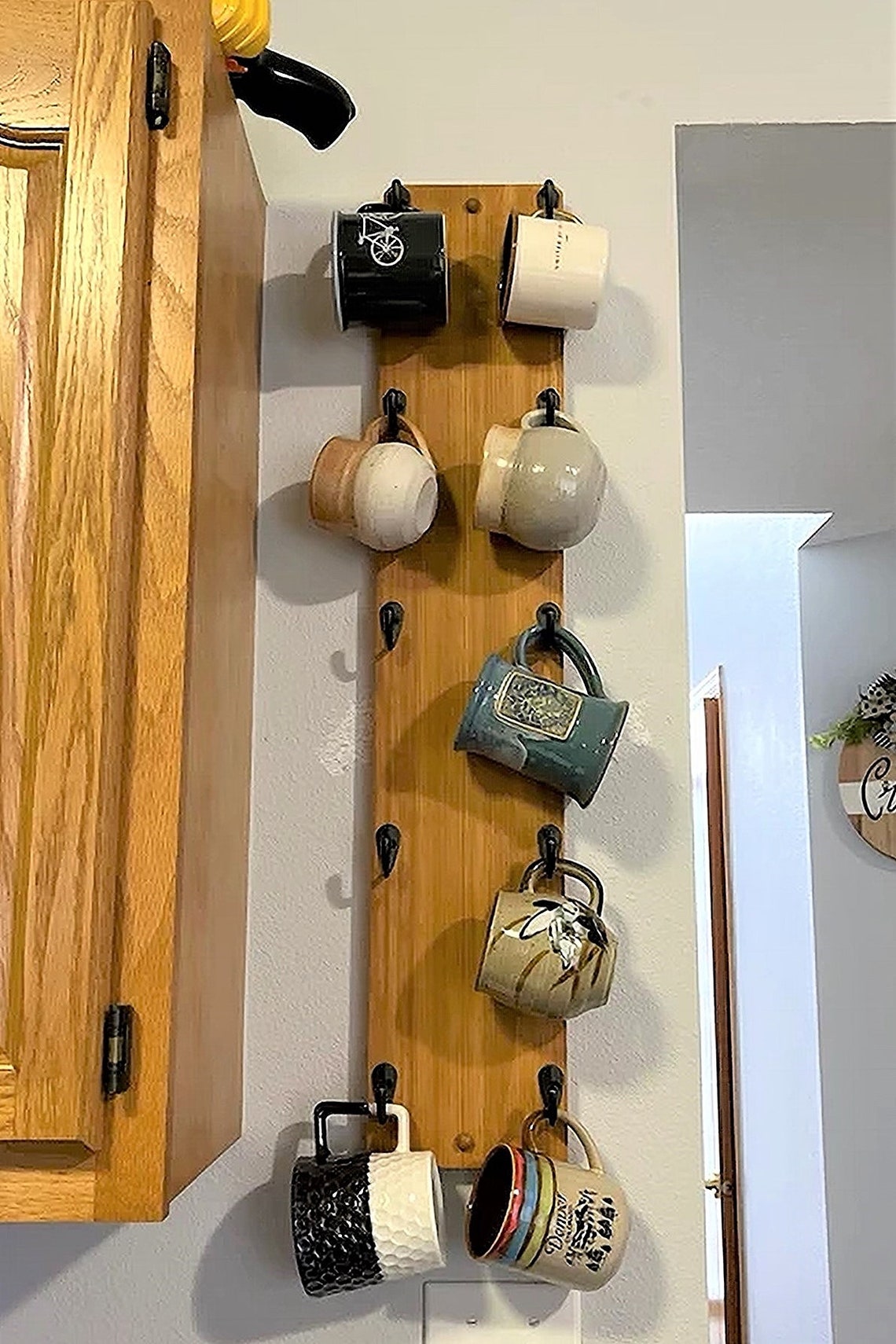 Round Mug Wall Rack Vertical 10 Hook Mug Rack, Coffee Bar Ideas, Vertical Mug Rack, Mug ...