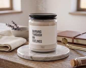 Vela de soja "Burning Through My Feelings" (255 g, cera natural)