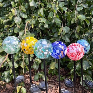 Hand Blown Art Glass Garden Light: Solar Garden Decor