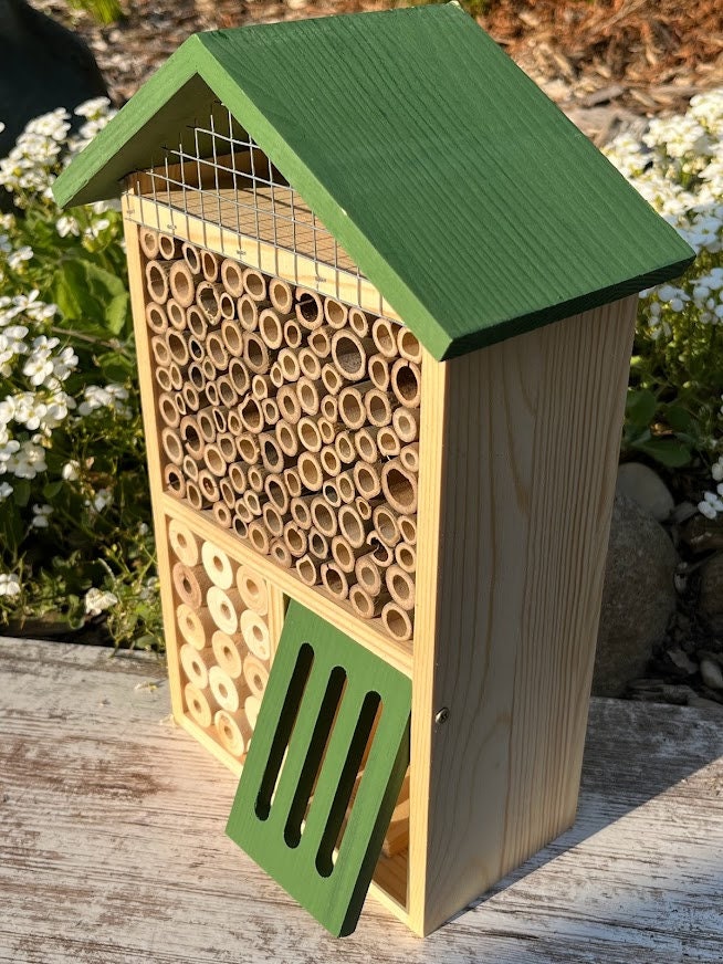 Sunny Pollinator Hotel Mehrzimmerhaus - Blattschneider &amp; Mauerbienen Insektenhabitat Einheimische Gärten Bio-Garten Gärtner Natur Geschenk