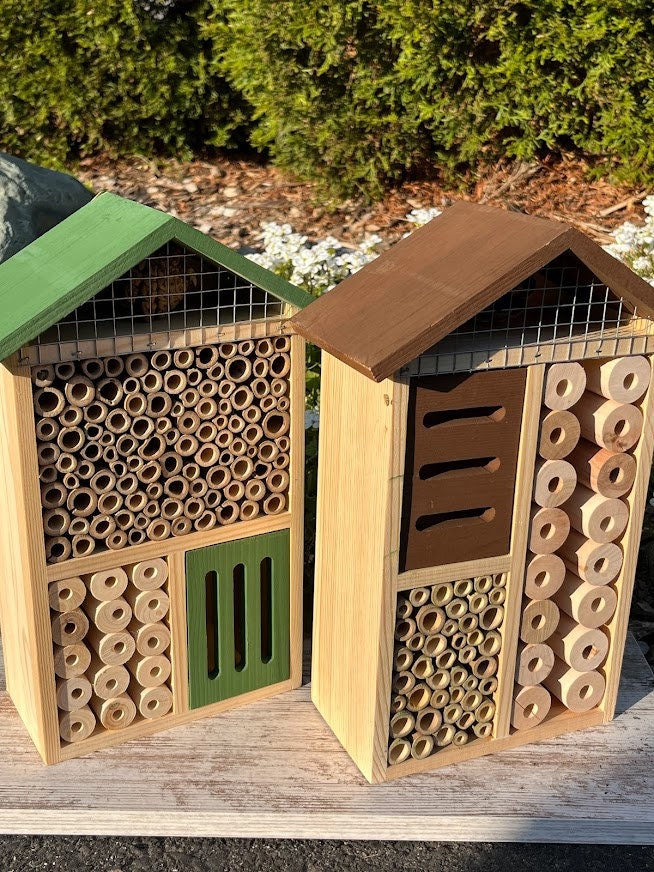 Sunny Pollinator Hotel Mehrzimmerhaus - Blattschneider &amp; Mauerbienen Insektenhabitat Einheimische Gärten Bio-Garten Gärtner Natur Geschenk