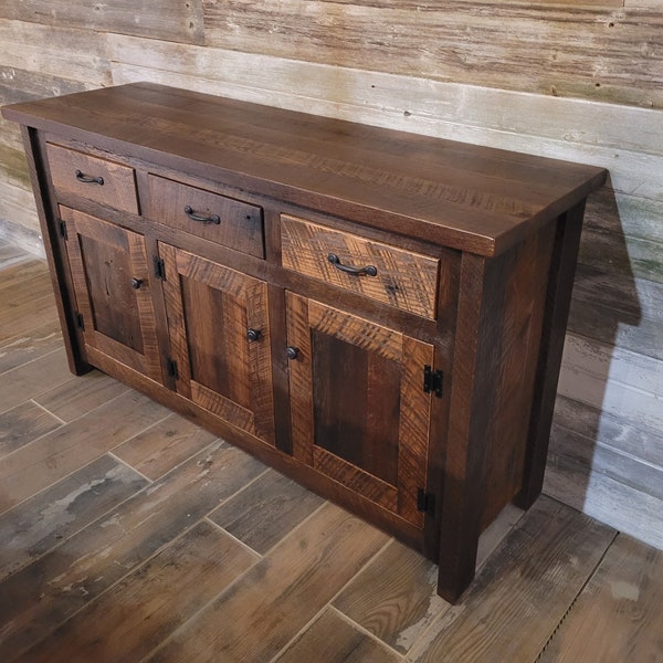 Aparador de madera de granero recuperada, auténtico, hermoso, de construcción sólida Amish. 152 cm de largo x 48 cm de profundidad x 89 cm de alto. Envío gratuito.