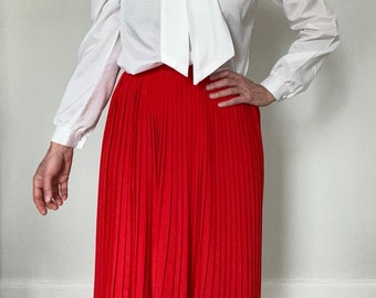 70s 80s fiery red full pleat skirt / Minimalist accordion fan high waist Chaus midi / Tagged vintage size 8 - Fits modern small measures 26W