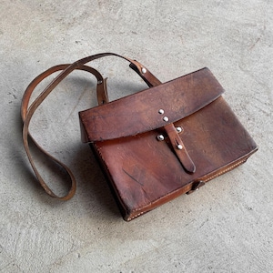 Vintage 70er Jahre Schweizer Armee Militär Sattel Leder Leder Tasche Mappe Leder Tasche Tasche Krug