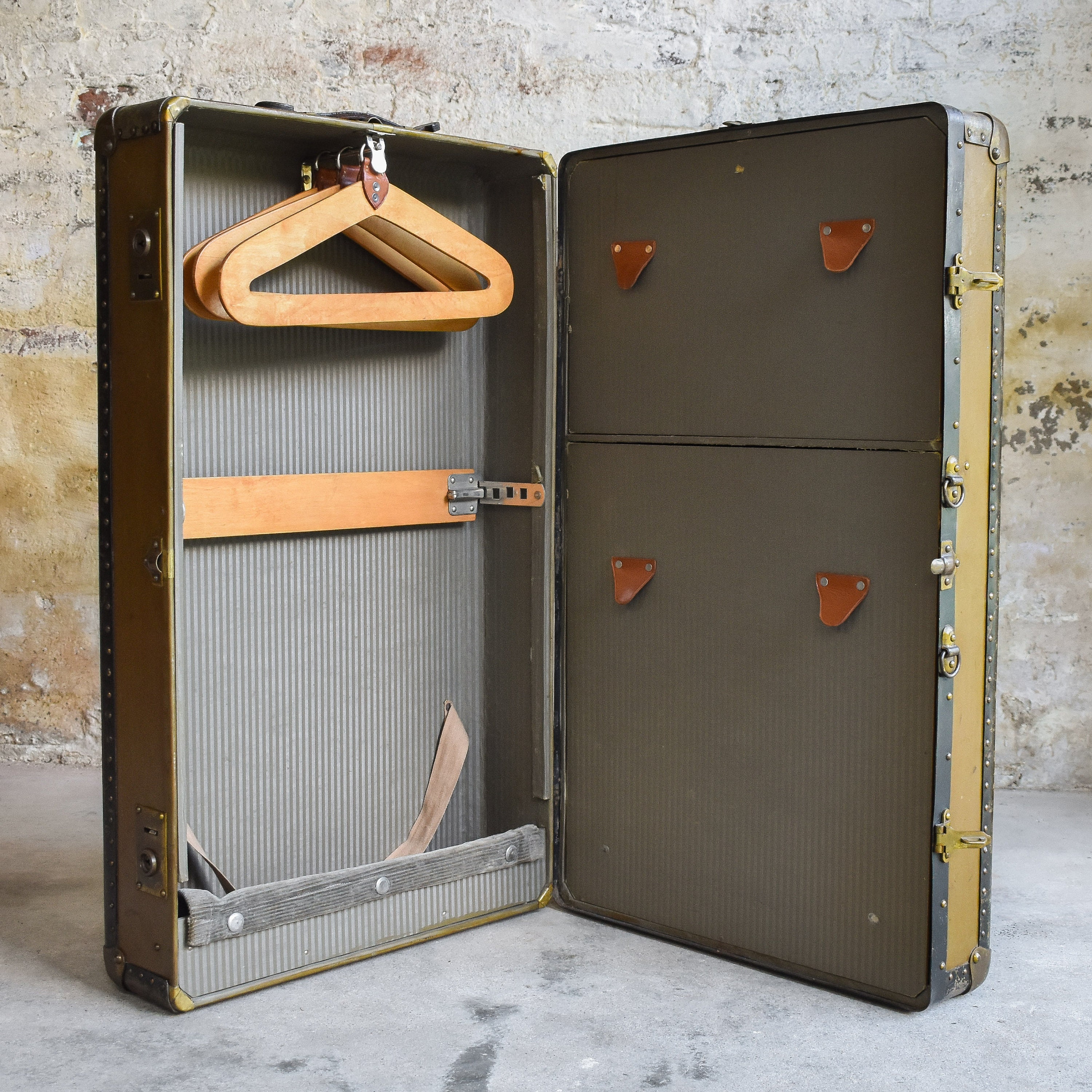 1930's Antique Wardrobe Steamer Trunk – Creative Bargains